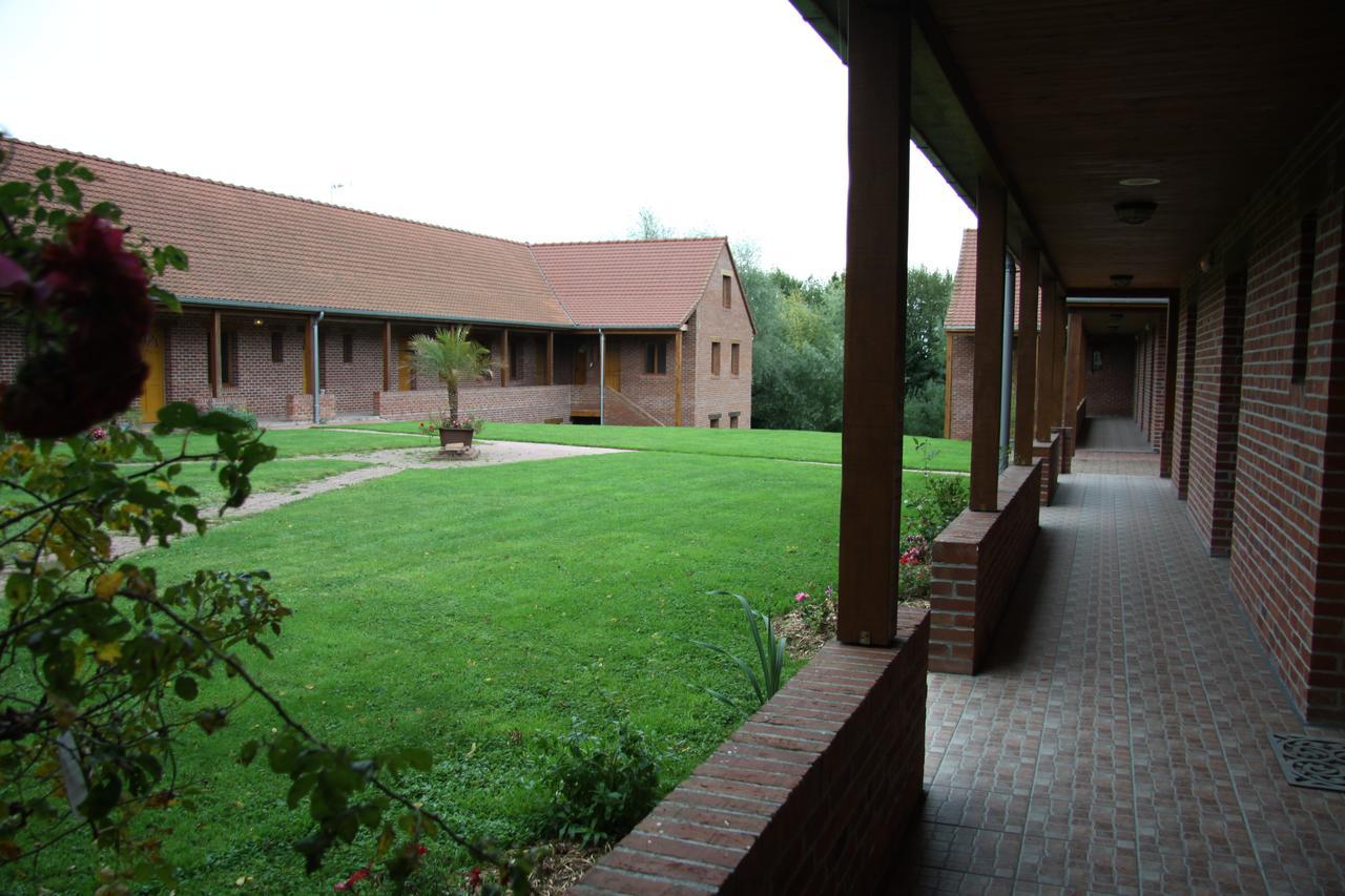 Hotel Les Charmilles De Mormal Landrecies Exterior foto